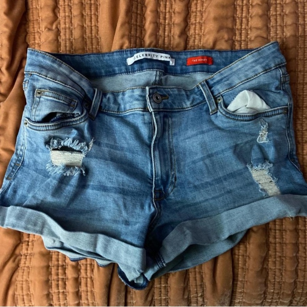 Celebrity pink shorts ❤️